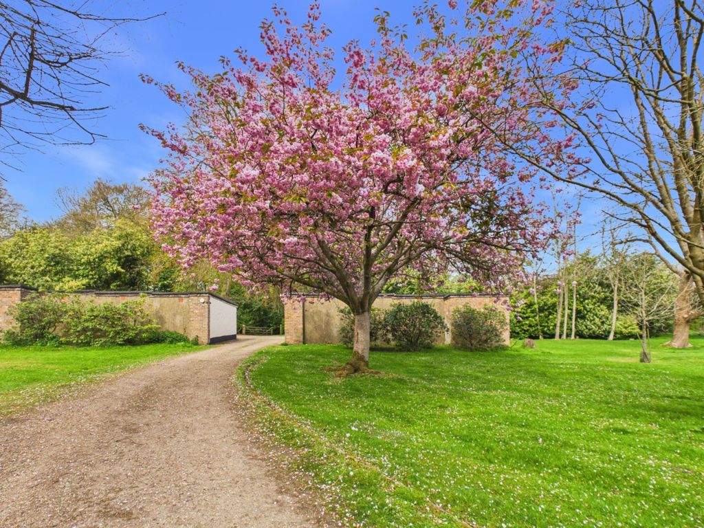 Additional image 21 of 3 bed flat for saleMissenden Road, Amersham, Buckinghamshire HP7