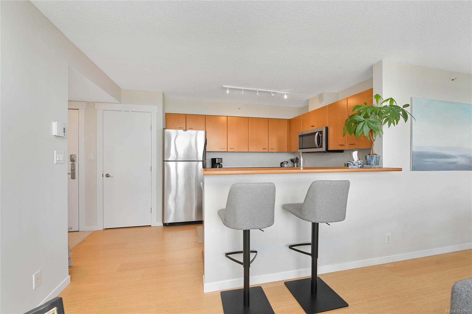 Additional image 4 of 1903-751 Fairfield Road, Victoria, BC, V8W 4A4