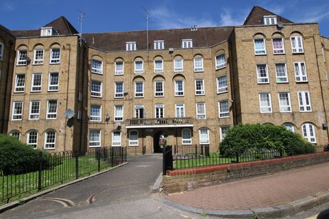 Watts Street, London E1W
