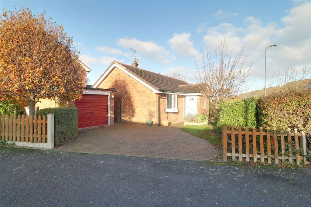 3 bed detached bungalow for saleMillbrook Way, Barton-Upon-Humber DN18 photo 2