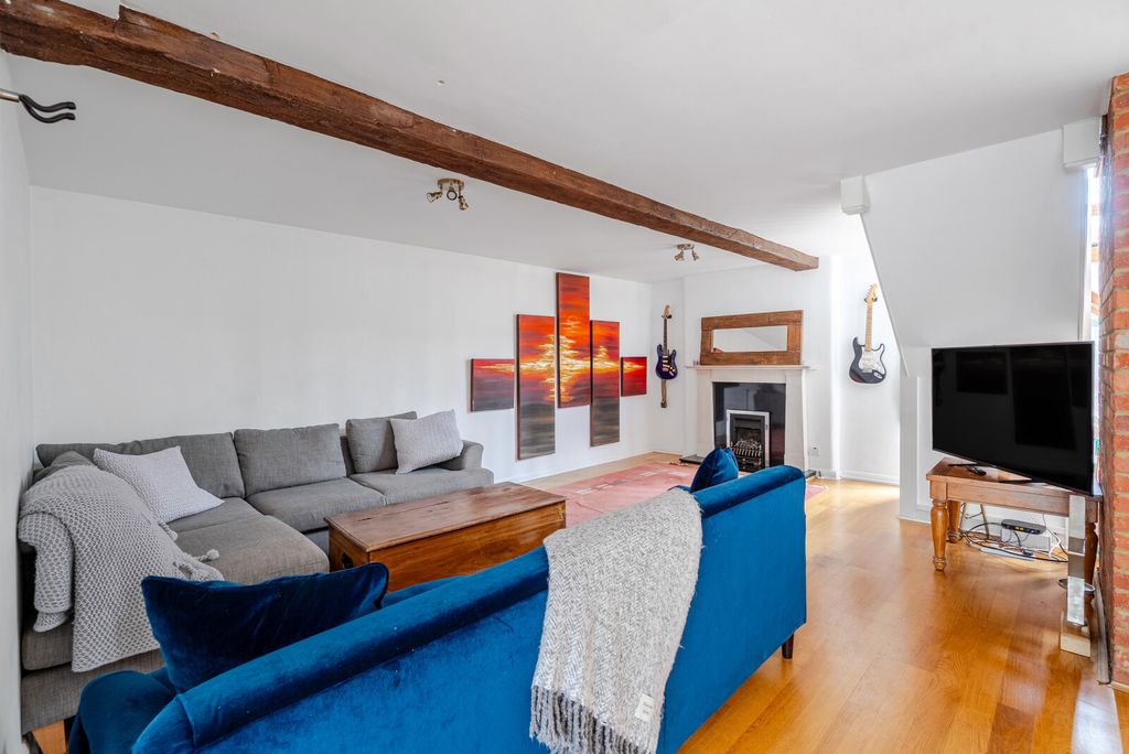 Additional image 19 of 3 bed semi-detached house for saleHatch Farm Mews, Addlestone KT15