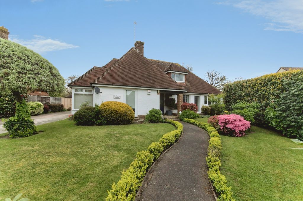 4 bed bungalow for saleMaple Avenue, Bexhill-On-Sea TN39