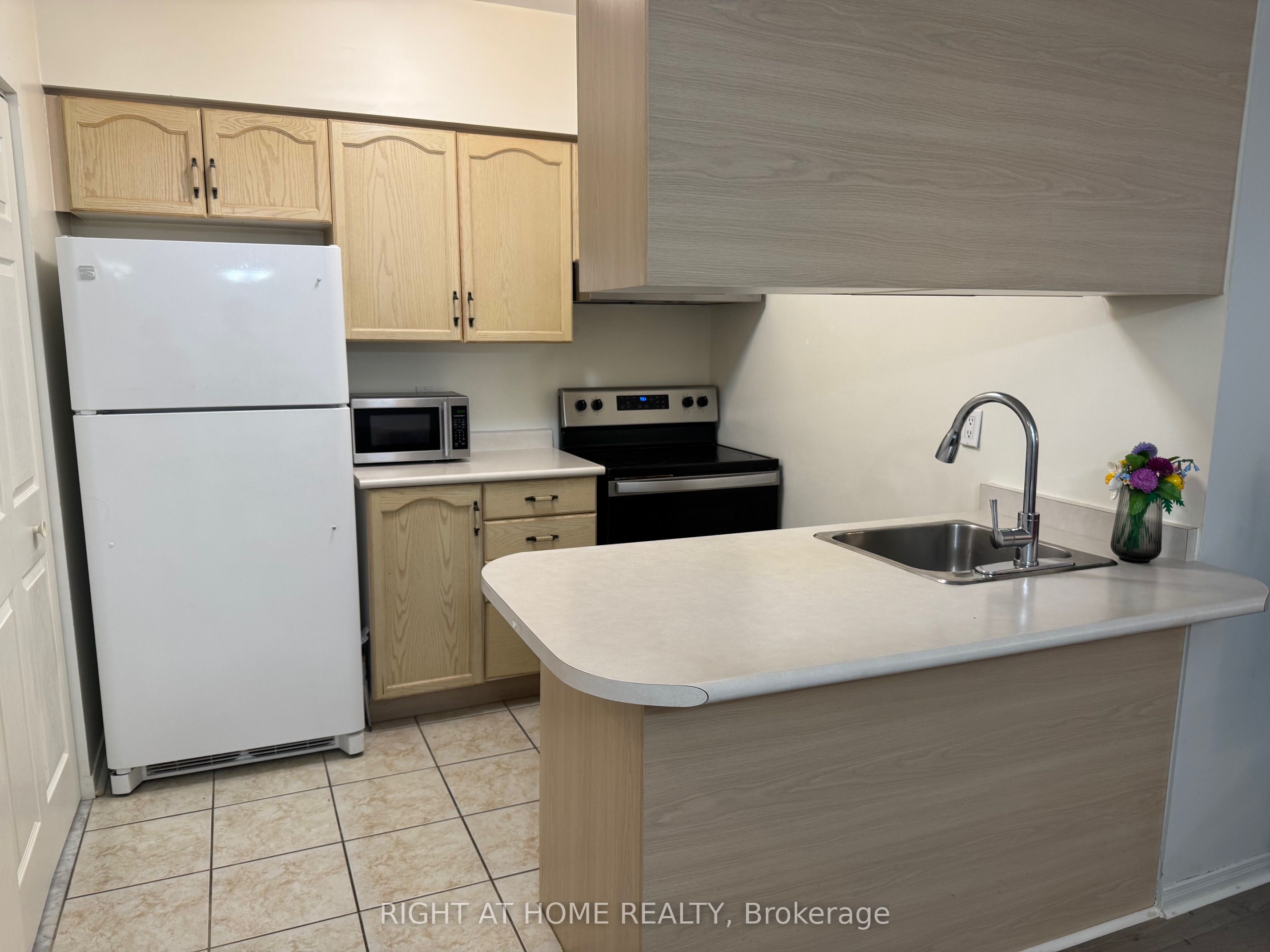 Additional image 2 of 212-7378 Yonge Street, Vaughan, ON, L4J 8J1