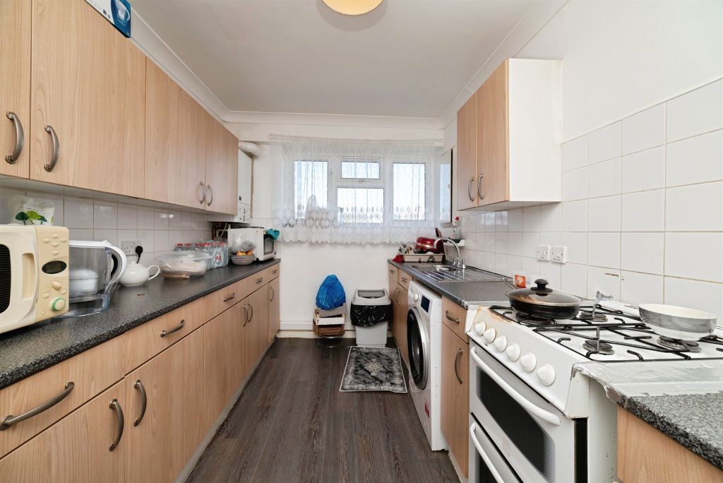 Additional image 2 of 3 bed flat for salePorter Street, Hull HU1
