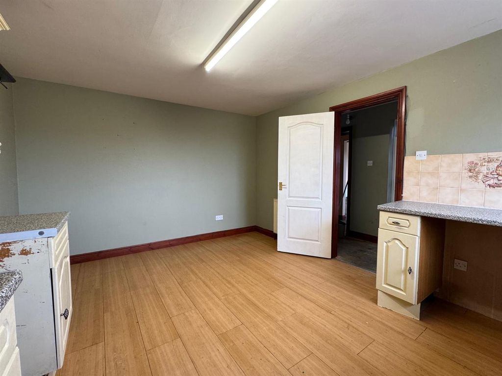 3 bed property for saleDamson Tree Close, Bromyard HR7 photo 5