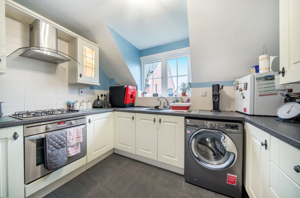 1 bed flat for salePalin Drive, Spalding, Lincolnshire PE11 photo 3