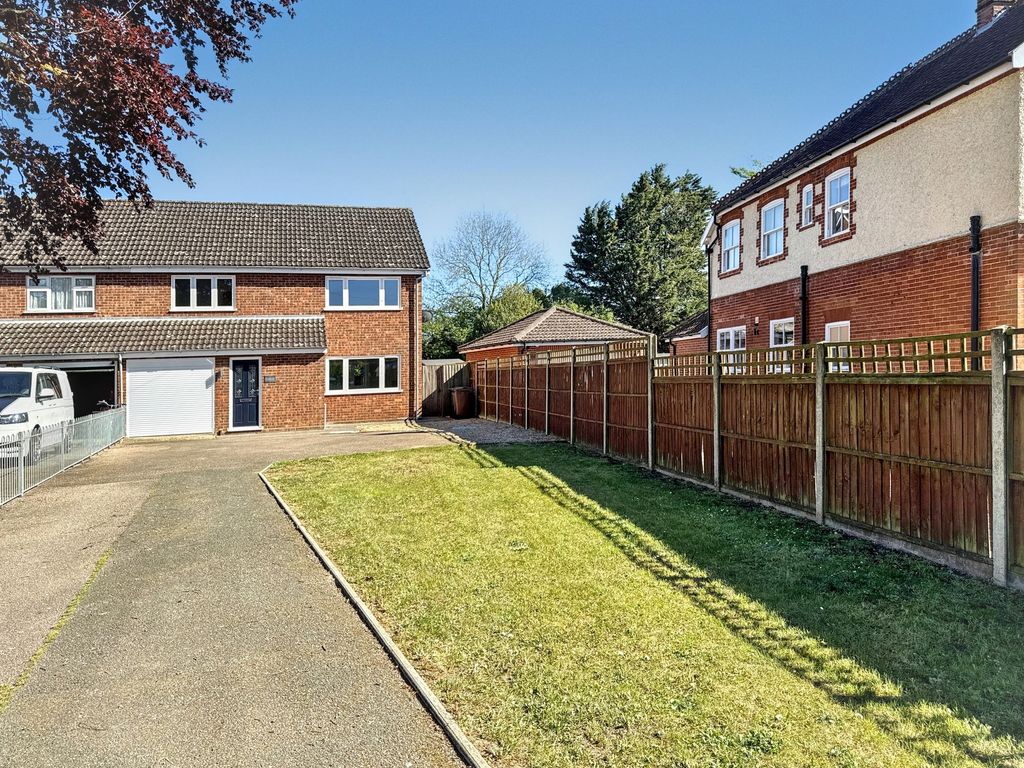 4 bed semi-detached house for saleLondon Road, Attleborough NR17