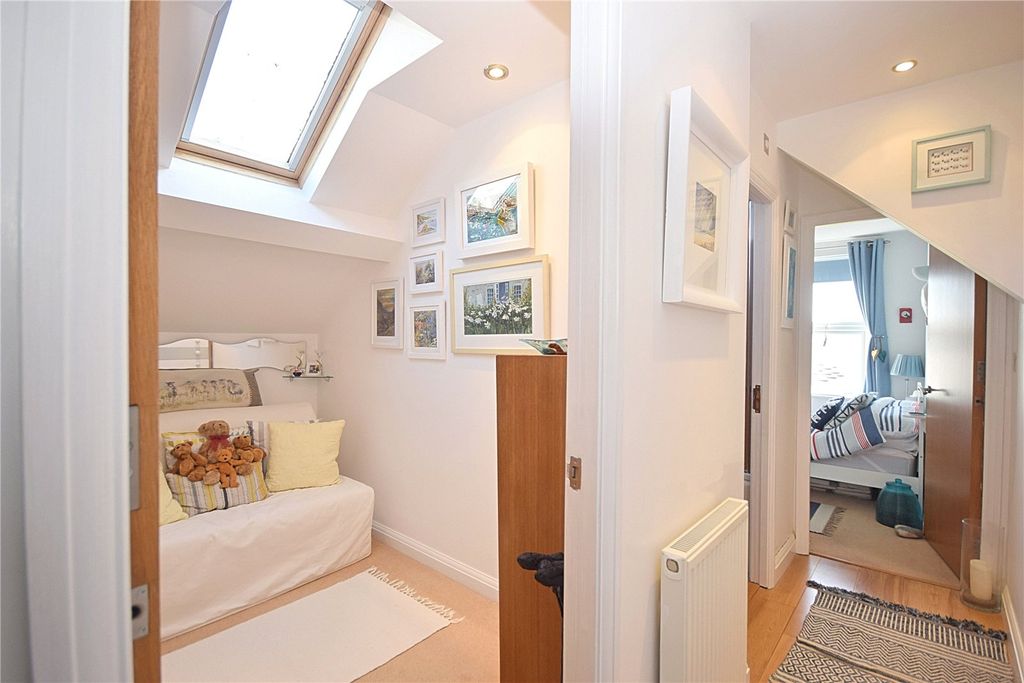Additional image 5 of 2 bed flat for saleMarine Parade, Tywyn, Gwynedd LL36