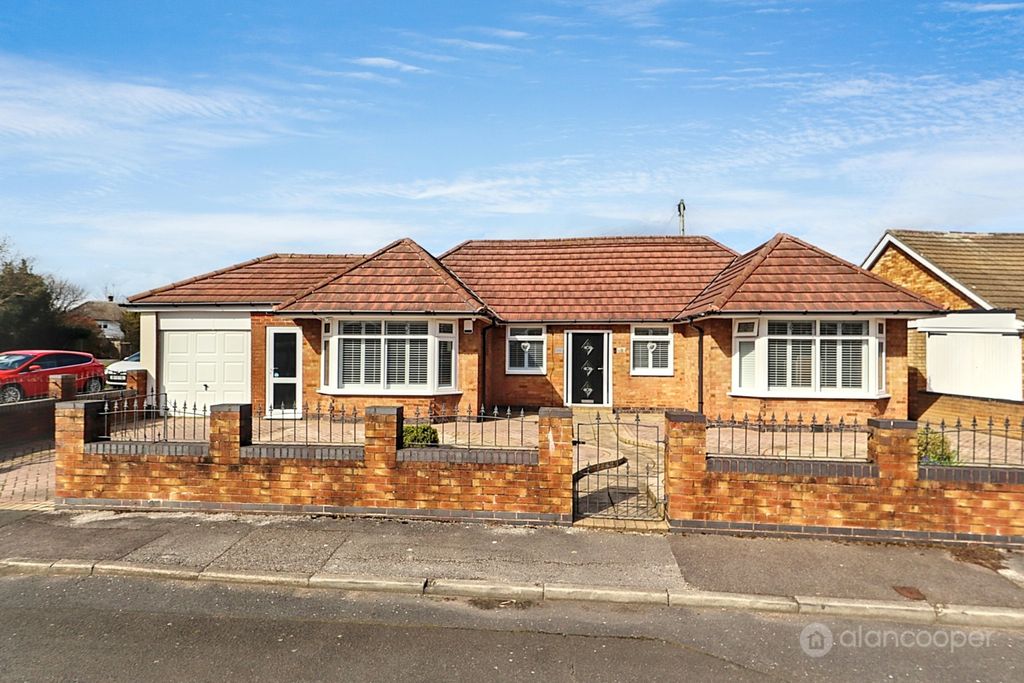 3 bed detached bungalow for saleTopps Heath, Bedworth CV12