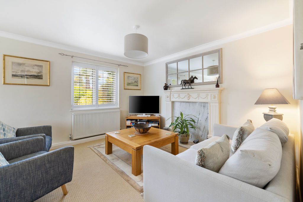 3 bed flat for saleGround Floor Garden Flat, Tithe Barn Court, Aldwick Bay Estate PO21 photo 5