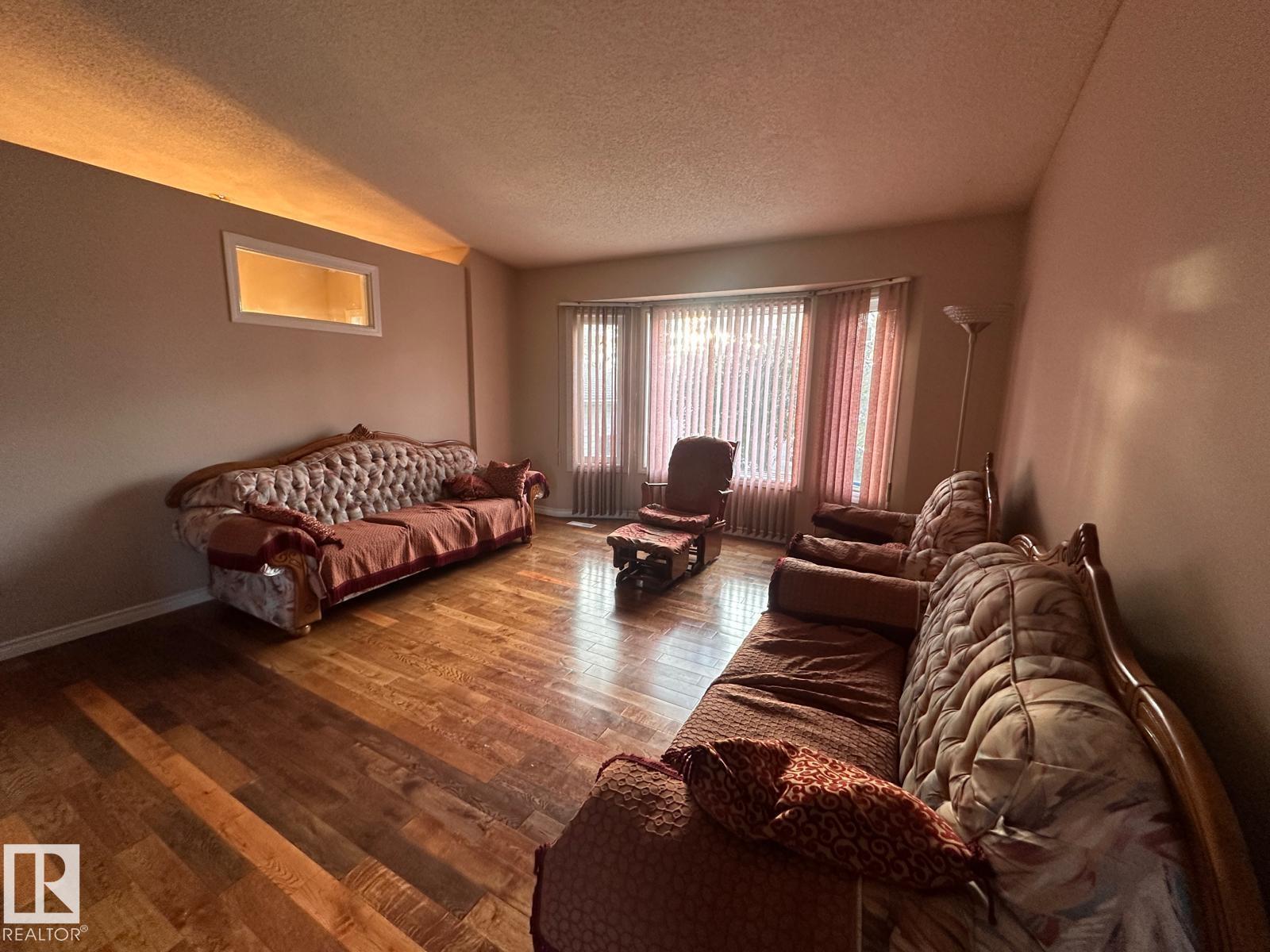 Additional image 3 of 2807 35 Street NW, Edmonton, AB, T6L5K2