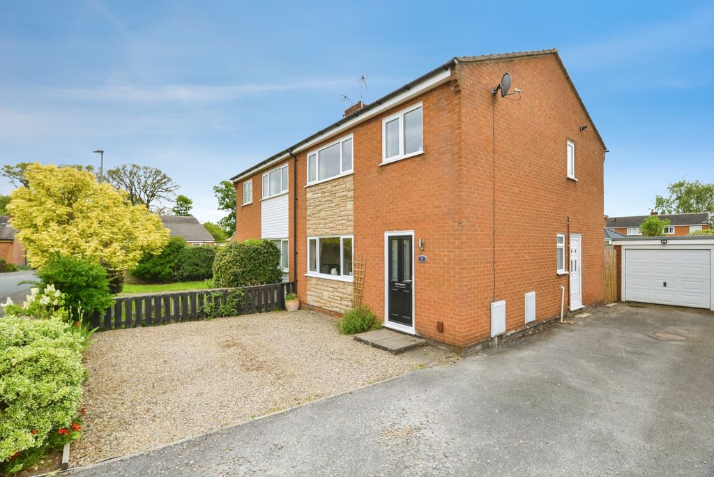 3 bed semi-detached house for saleOak Tree Close, Bedale DL8