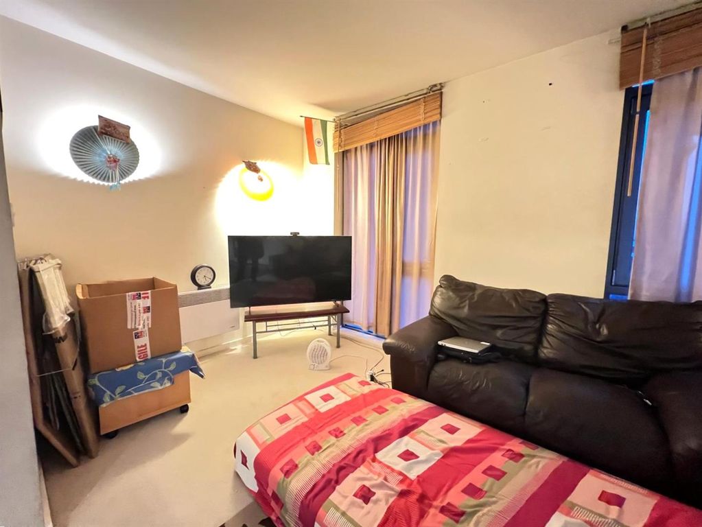 Additional image 2 of 1 bed flat for saleLongbridge Road, Barking IG11