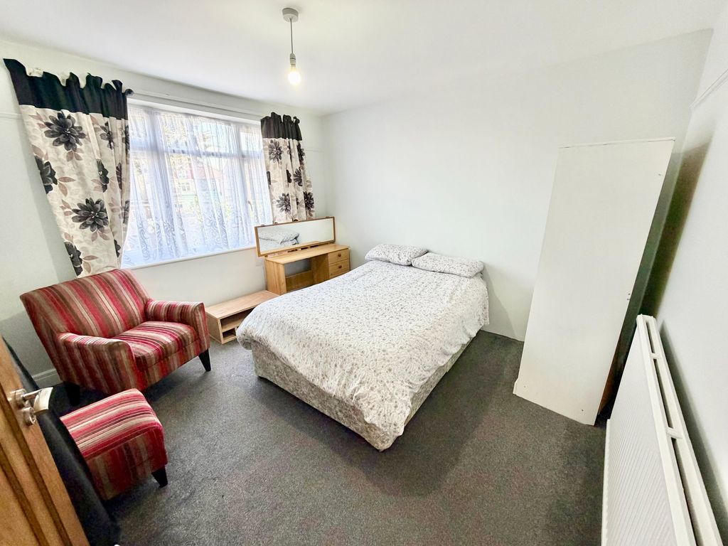 Additional image 17 of 4 bed semi-detached house for saleSt. Georges Avenue, Kingsbury, London NW9