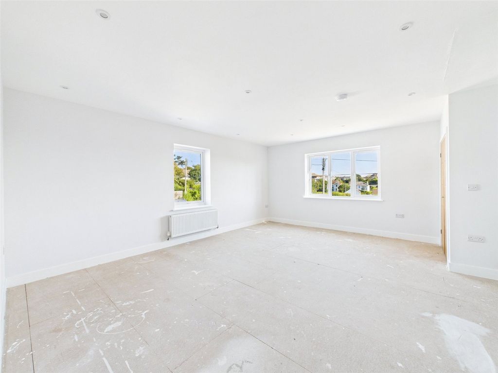 2 bed flat for saleKillerton Road, Bude, Cornwall EX23 photo 4