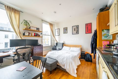 Brecknock Road, Camden Town, London N7, Studio to rent