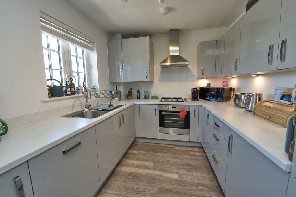 Additional image 6 of 2 bed flat for saleMasterson Close, Aldershot GU11