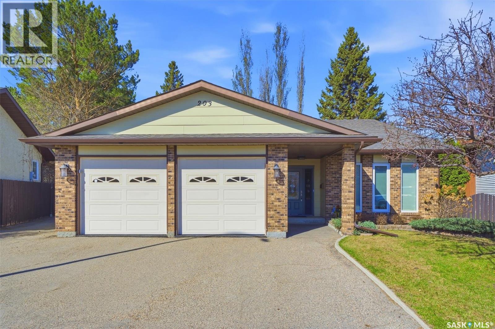 203 Gustin CRESCENT