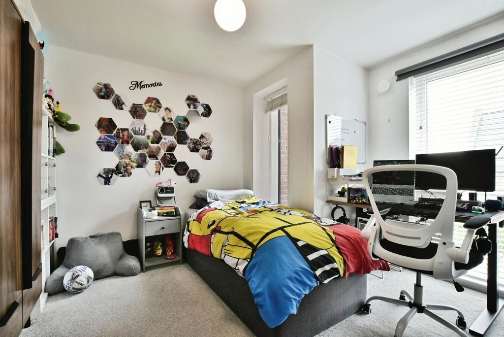Additional image 6 of 2 bed flat for saleBaskerville Road, Altrincham, Greater Manchester WA14