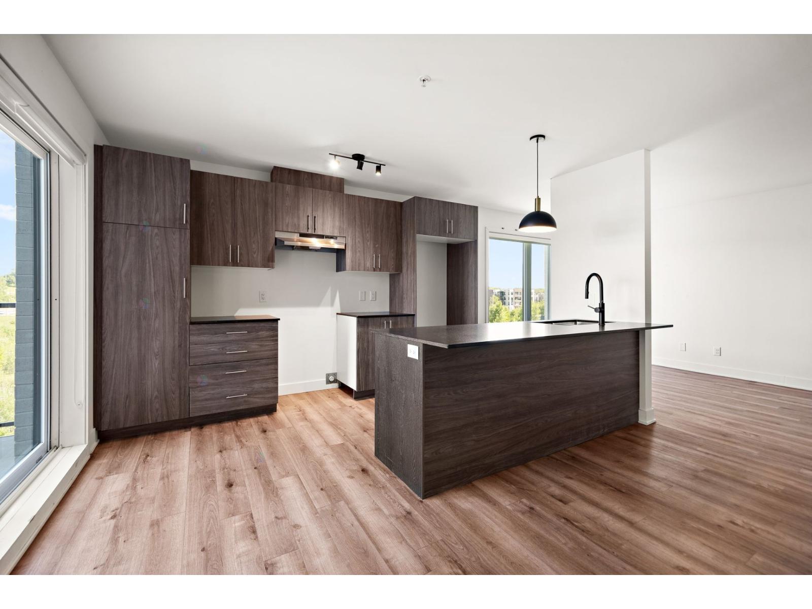 645 Rue René-Lecavalier