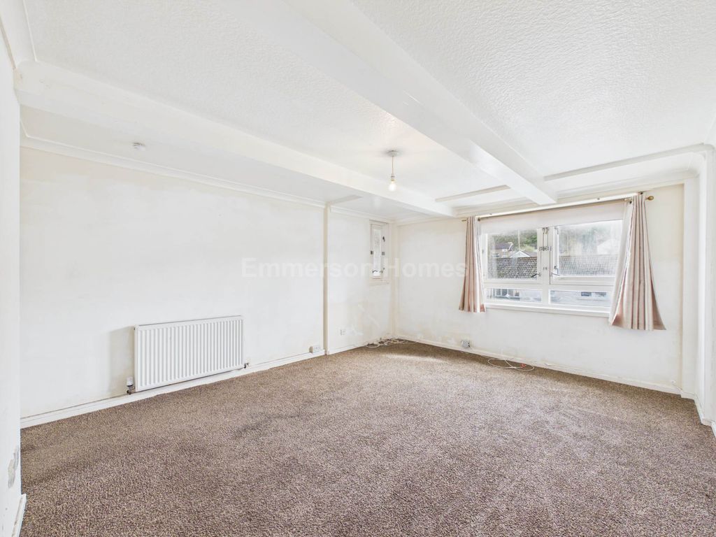 3 bed flat for saleMaple Drive, Johnstone PA5 photo 2