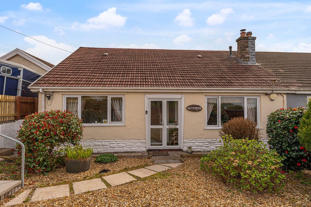 3 bed semi-detached bungalow for saleLlangynidr Road, Beaufort NP23