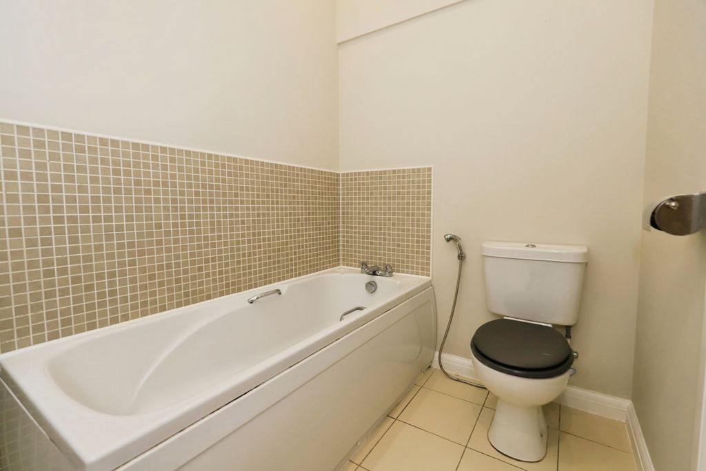 Additional image 4 of 2 bed flat for saleCastle Road, Kidderminster, Worcestershire DY11