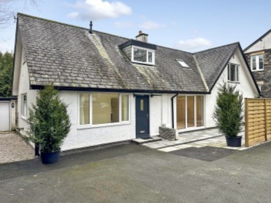 2 bed flat for saleFirst Floor Flat At Yewgarth, New Road, Windermere, Cumbria LA23