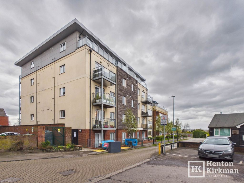 2 bed flat for saleWalman House, St Ediths Court, Billericay CM12