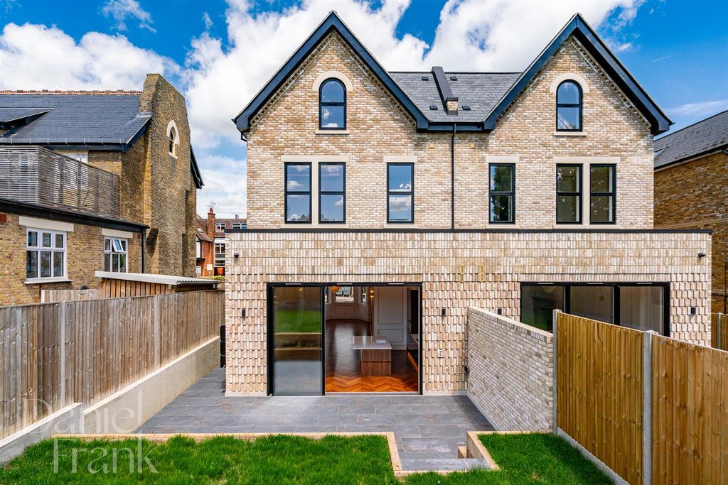 Additional image 37 of 5 bed semi-detached house for salePalmerston Road, Buckhurst Hill IG9