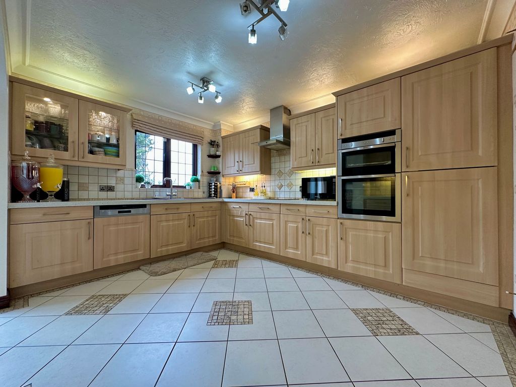 Additional image 7 of 5 bed detached house for saleNoak Hill Road, Billericay CM12