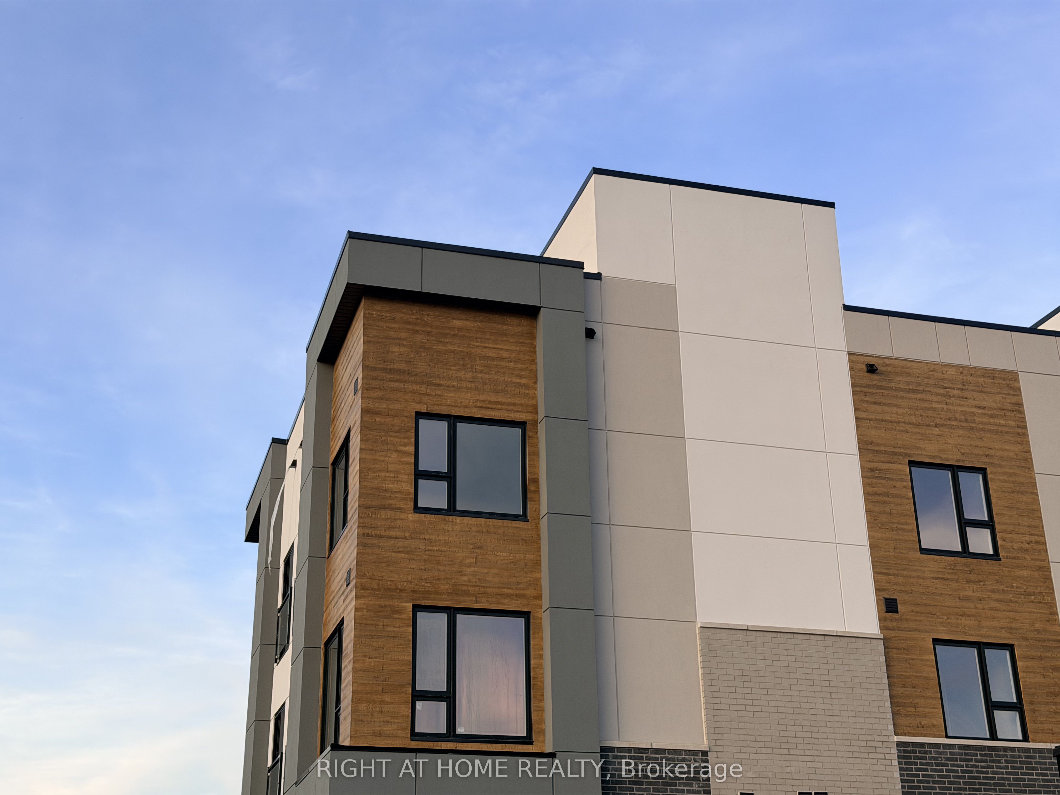 301A-16 Melbourne Avenue, St. Catharines, ON, L2P 0G5