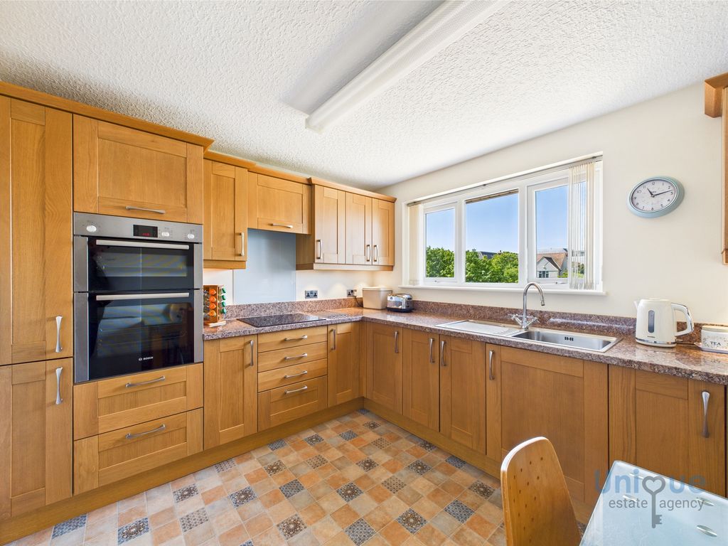 Additional image 2 of 2 bed flat for saleDawlish Lodge, 421 Clifton Drive North, Lytham St. Annes FY8