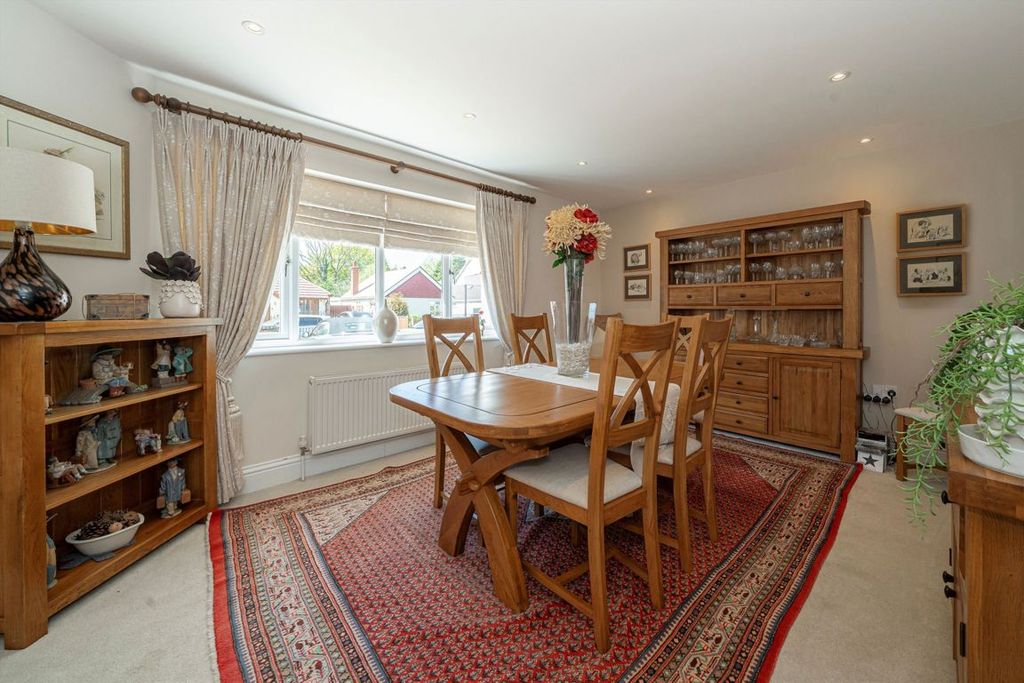Additional image 5 of 4 bed detached house for saleCommon Lane, Addlestone KT15