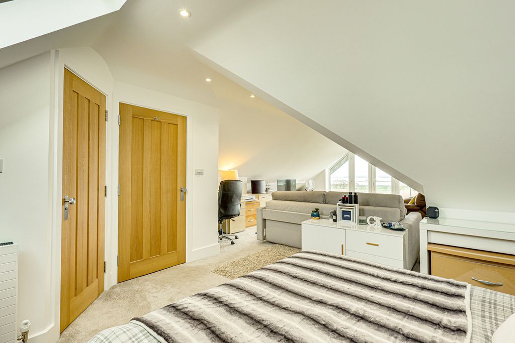 Additional image 35 of 4 bed detached house for saleCastle Road, Benfleet SS7