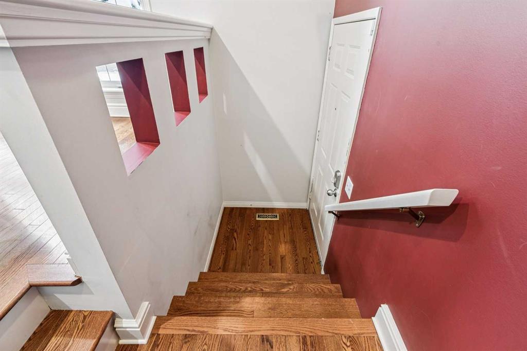Additional image 6 of 131 Woodglen Way SW, Calgary, AB, T2W4L9