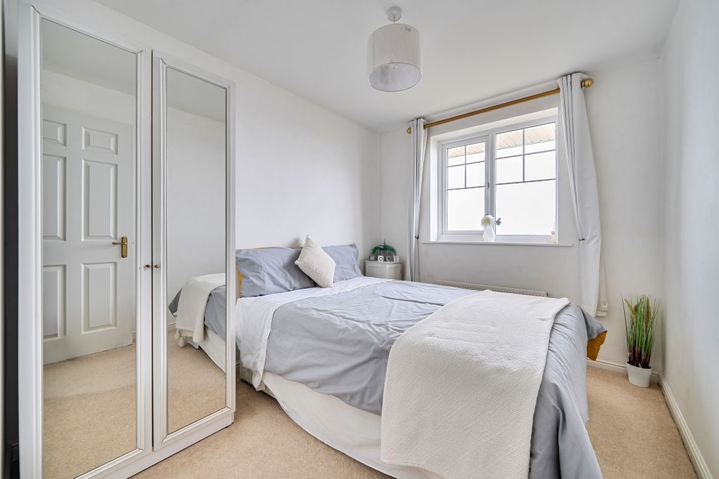 2 bed flat for saleThompson Road, Bognor Regis PO22 photo 5
