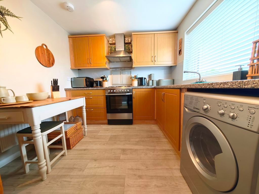 2 bed flat for saleShowfield, Brampton CA8 photo 5