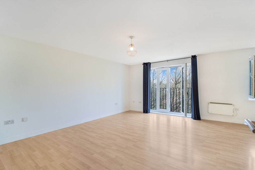 2 bed flat for saleTapton Lock Hill, Chesterfield S41 photo 2