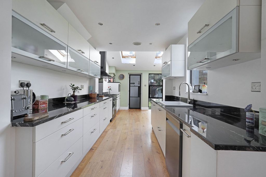 Additional image 16 of 4 bed semi-detached house for saleHills Road, Buckhurst Hill IG9