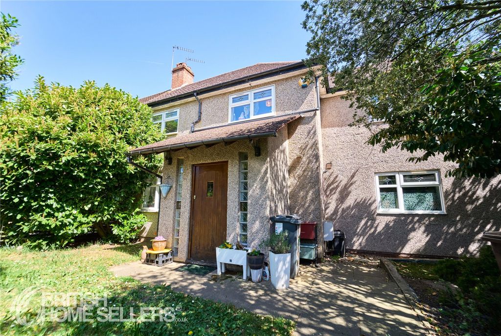 4 bed semi-detached house for saleBrentwick Gardens, Brentford TW8