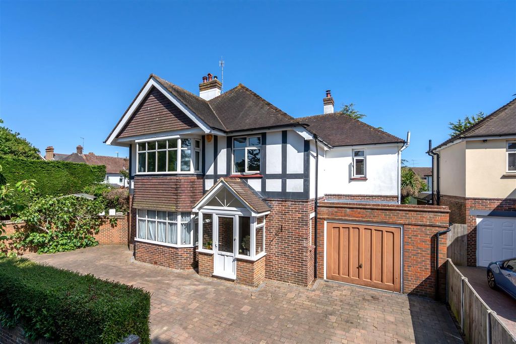 5 bed detached house for saleSilverston Avenue, Aldwick, Bognor Regis PO21