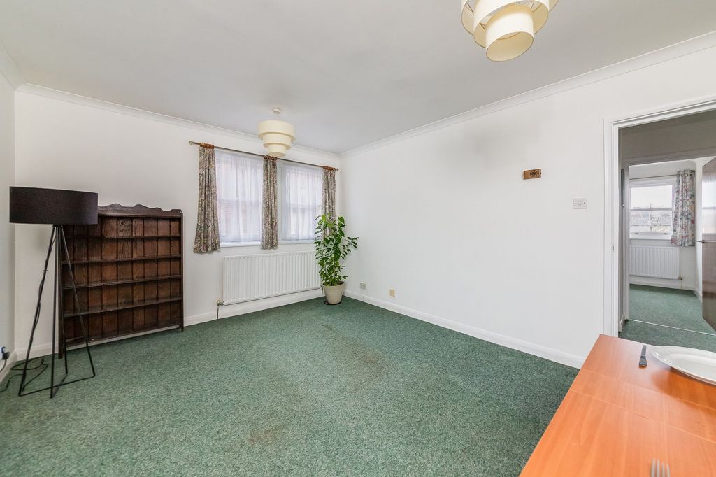 2 bed flat for saleMeadowside, Abingdon OX14 photo 5