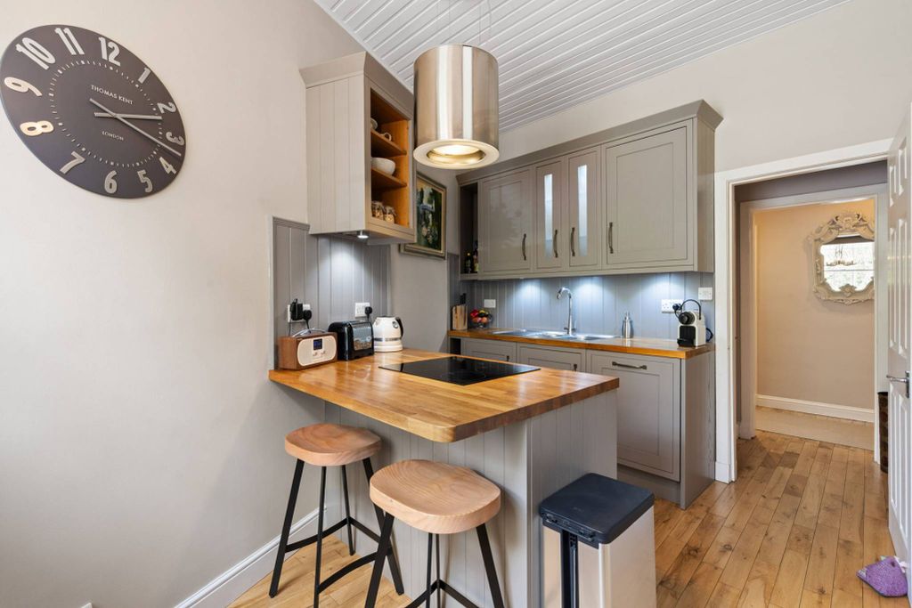 Additional image 2 of 1 bed flat for saleKing's Stables Road, Old Town, Edinburgh EH1