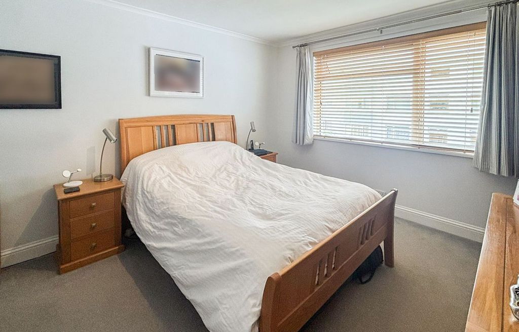 Additional image 4 of 1 bed flat for sale12 Marett Court, Havre Des Pas, St Helier JE2