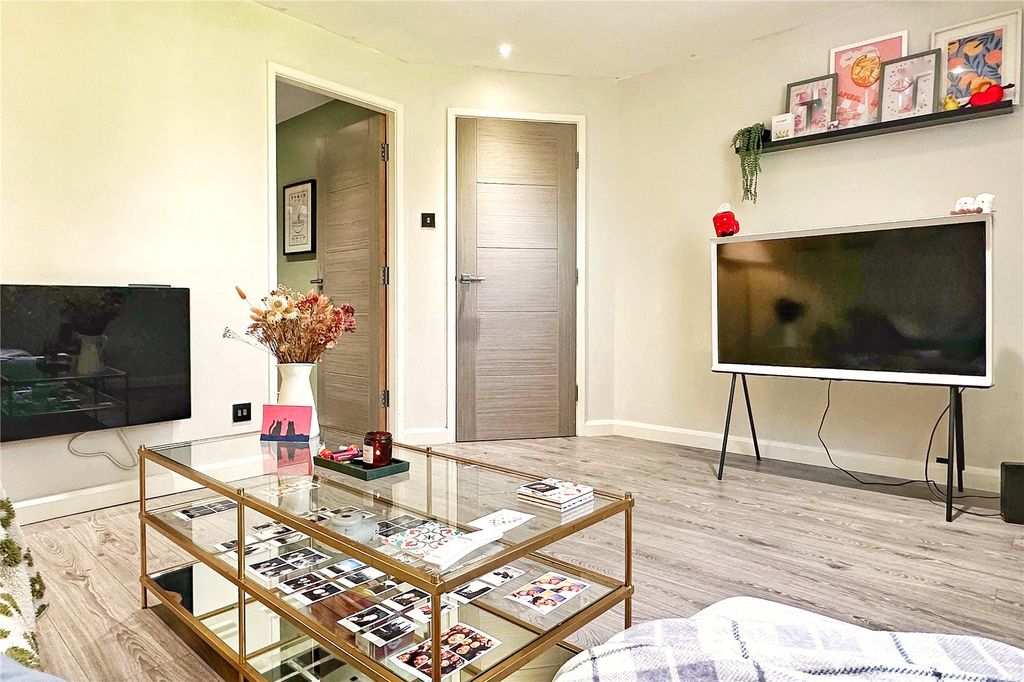 Additional image 5 of 2 bed flat for saleOldham Road, Ashton-Under-Lyne, Greater Manchester OL7