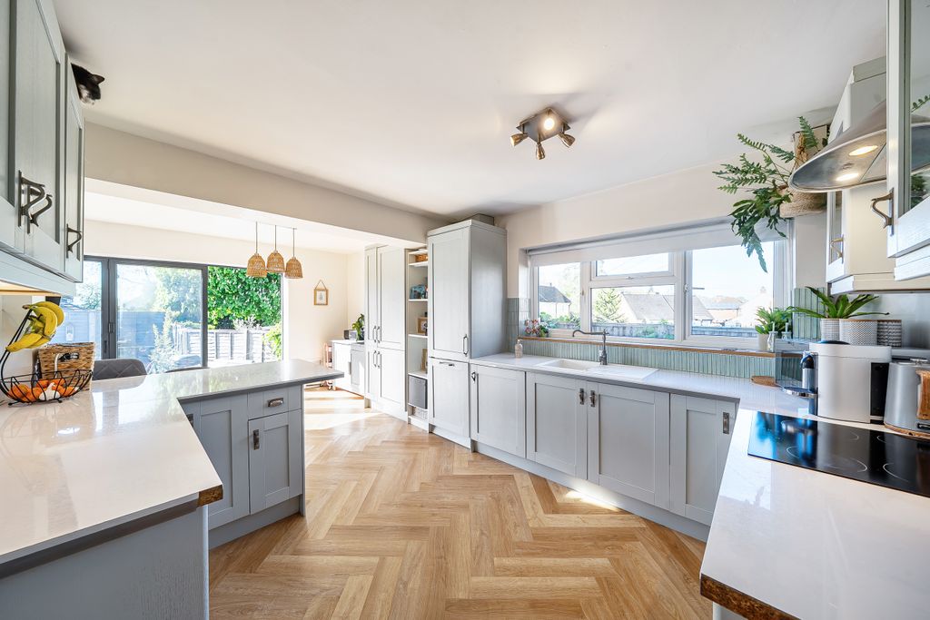 Additional image 3 of 4 bed semi-detached house for saleTrowley Rise, Abbots Langley, Hertfordshire WD5