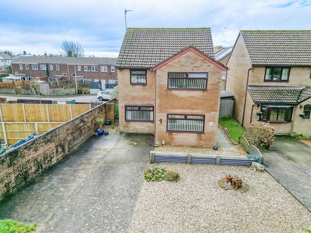 4 bed detached house for saleThe Heathers, Barry CF62