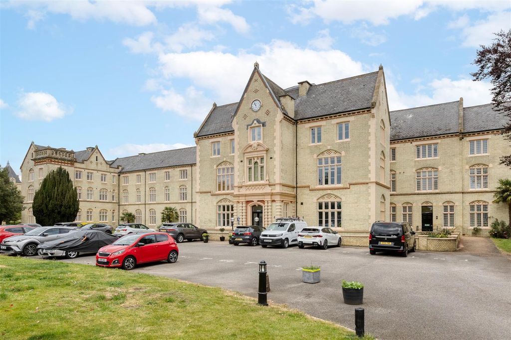 Additional image 16 of 3 bed flat for saleFairfield Hall, Kingsley Avenue, Fairfield SG5