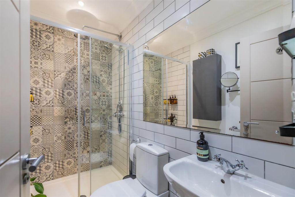 Additional image 9 of 2 bed flat for saleAlbany Road, Roath, Cardiff CF24